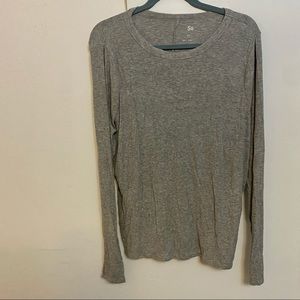 Light gray ribbed long sleeve. Size: xx-large.